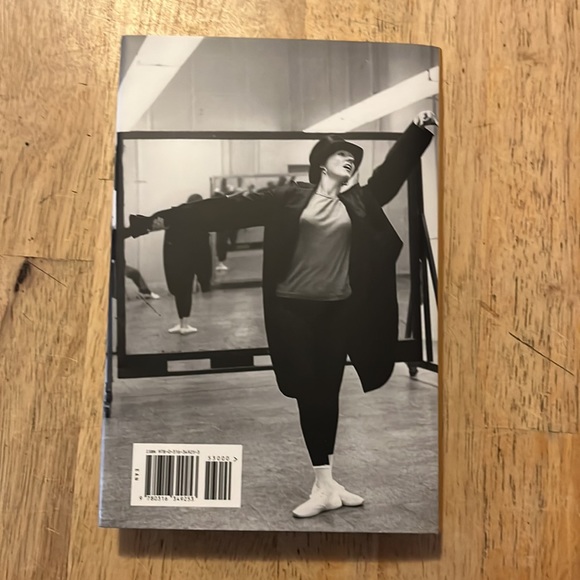 Julie Andrews Autobiography Home and Home Work - Picture 5 of 11